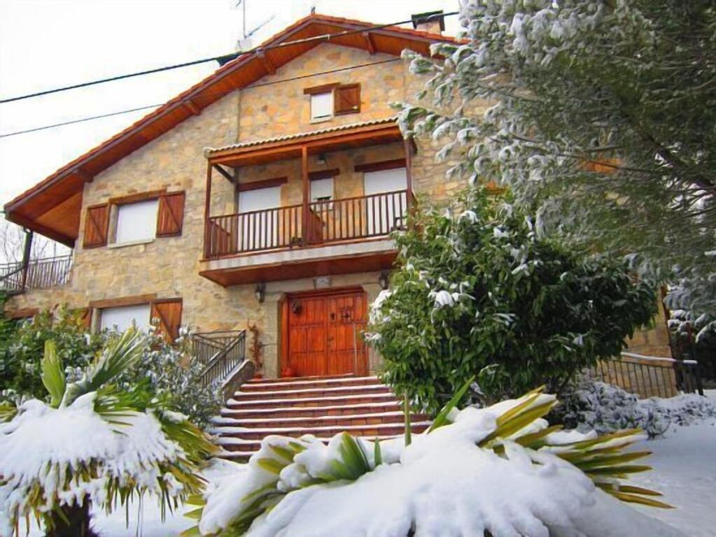 La Casona De Collado Guest House Hoyos del Collado Ngoại thất bức ảnh