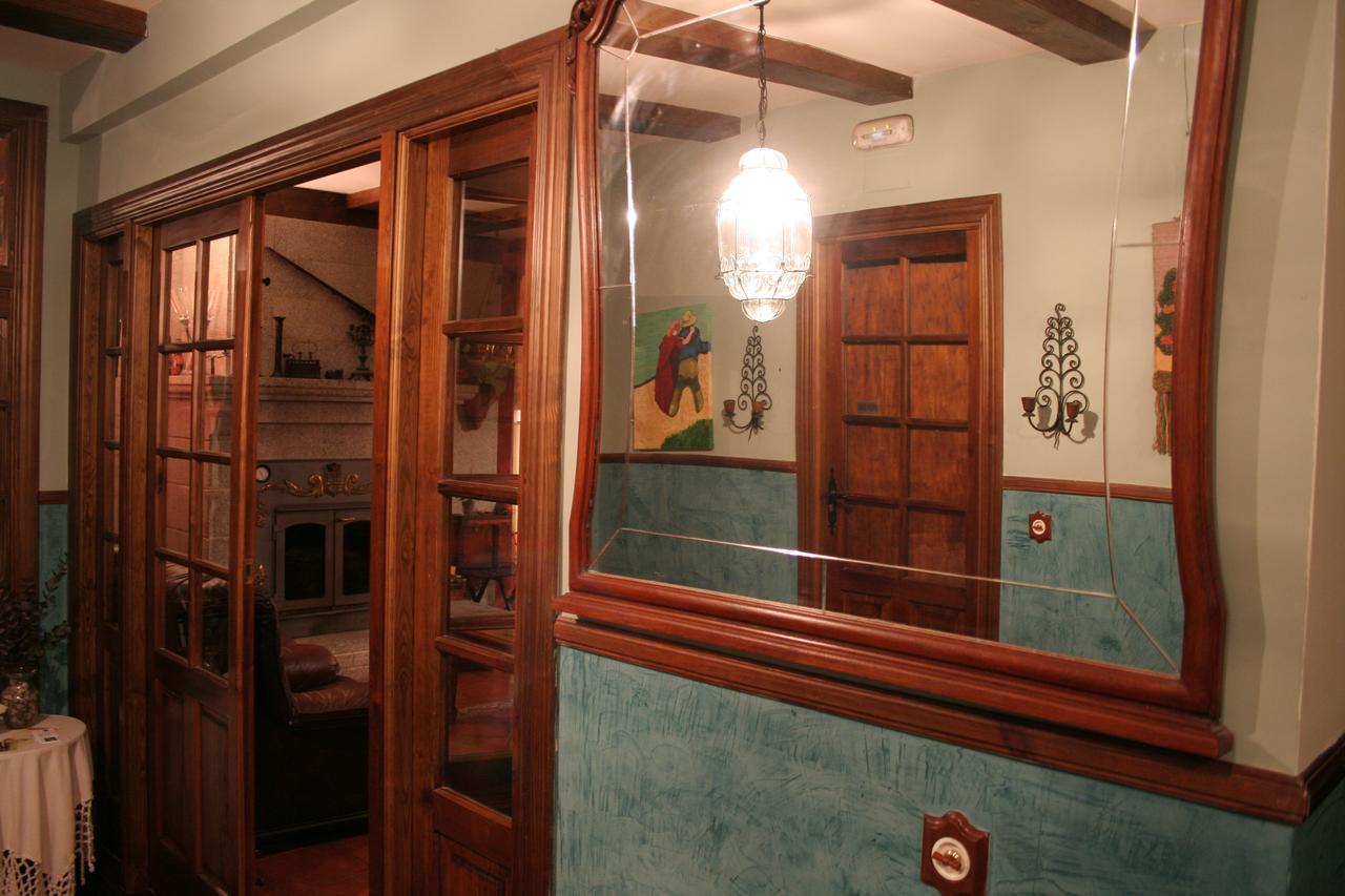 La Casona De Collado Guest House Hoyos del Collado Ngoại thất bức ảnh