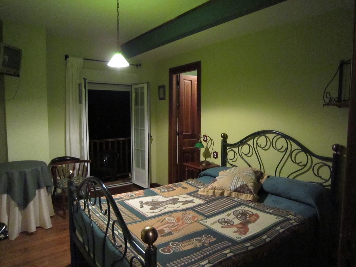 La Casona De Collado Guest House Hoyos del Collado Ngoại thất bức ảnh