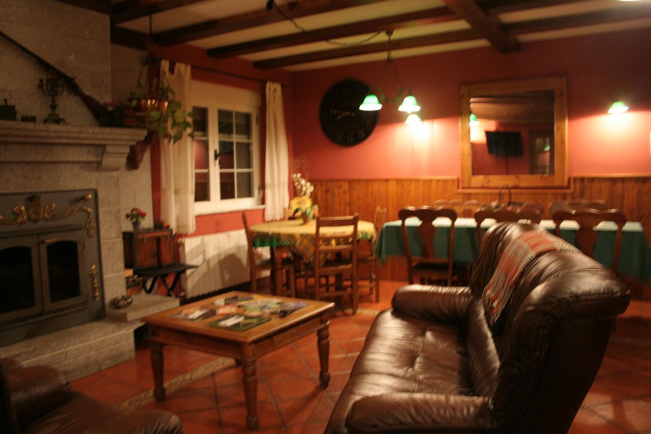 La Casona De Collado Guest House Hoyos del Collado Ngoại thất bức ảnh